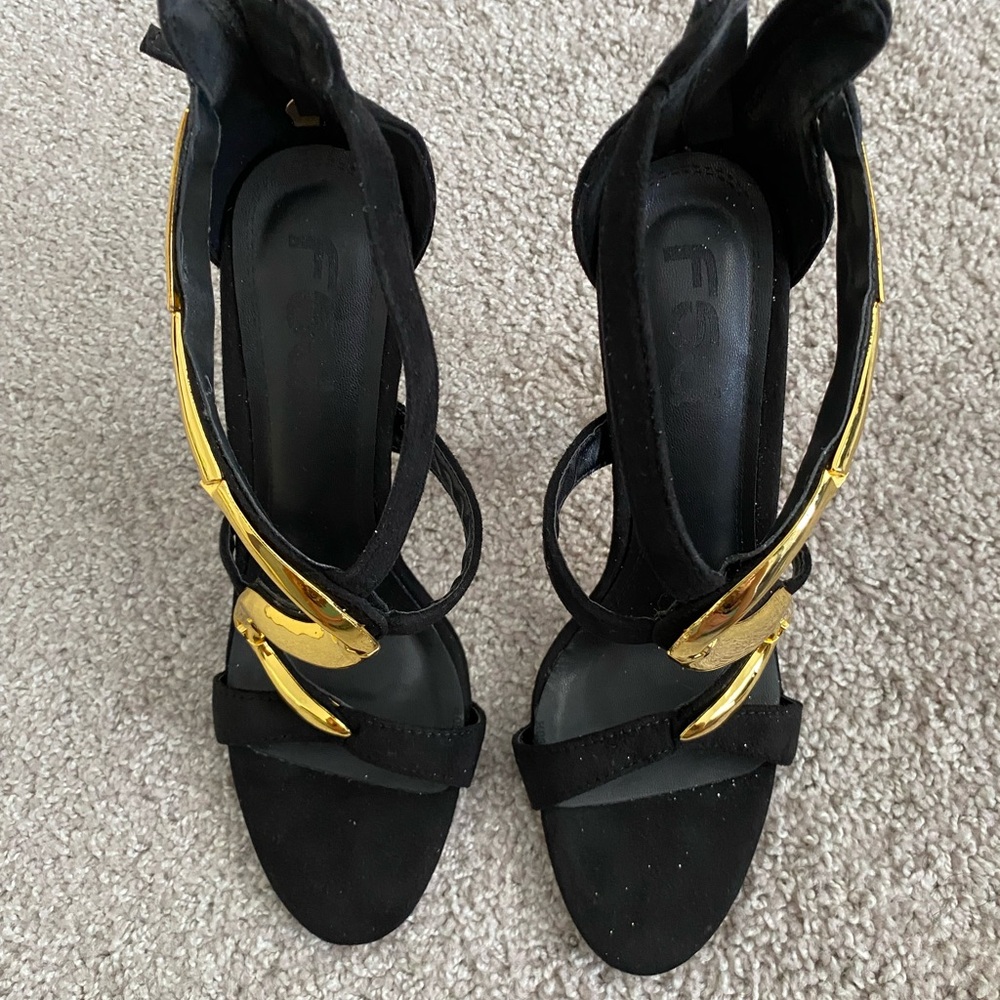 Elegant Black and Gold Women's Sandals